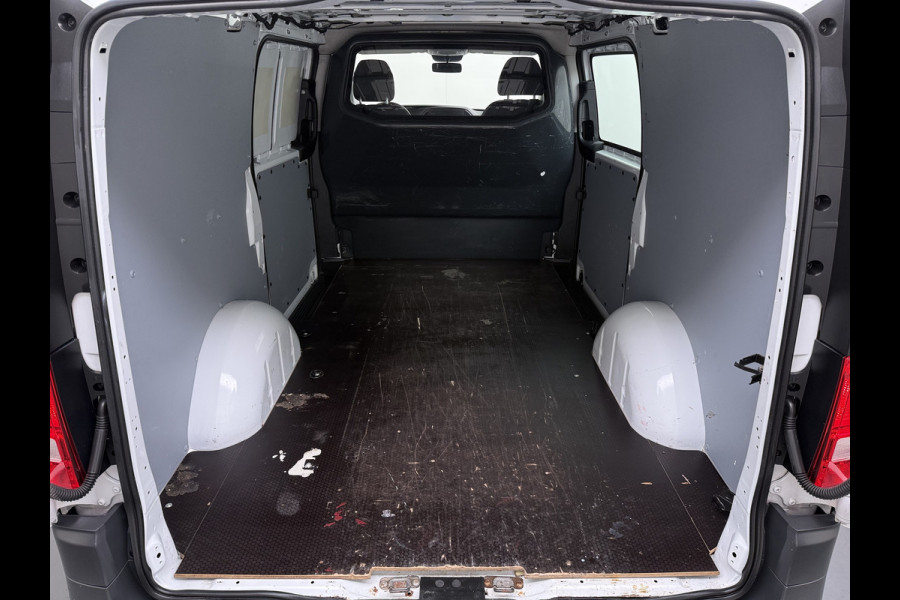 Mercedes-Benz Vito 114CDI Automaat Lang 2X Schuifdeur Trekhaak Camera Euro 6 Navi Airco Imperiaal Cruise Control Pdc Betonplexvloer Wandbetimmering 2.000KG Trekgewicht 1e Eigenaar