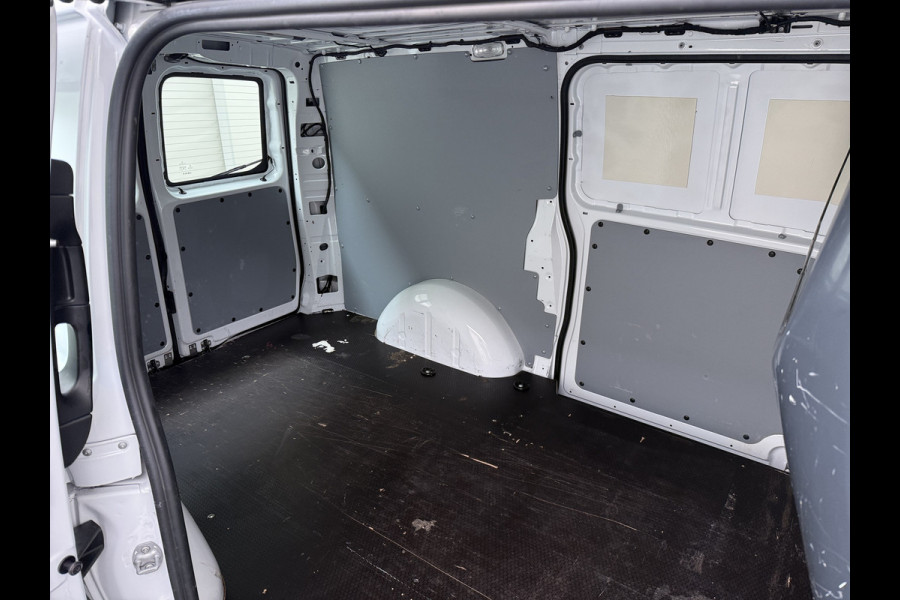 Mercedes-Benz Vito 114CDI Automaat Lang 2X Schuifdeur Trekhaak Camera Euro 6 Navi Airco Imperiaal Cruise Control Pdc Betonplexvloer Wandbetimmering 2.000KG Trekgewicht 1e Eigenaar