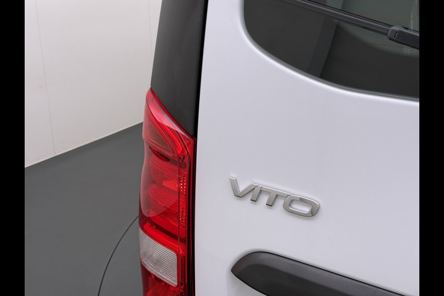 Mercedes-Benz Vito 114CDI Automaat Lang 2X Schuifdeur Trekhaak Camera Euro 6 Navi Airco Imperiaal Cruise Control Pdc Betonplexvloer Wandbetimmering 2.000KG Trekgewicht 1e Eigenaar