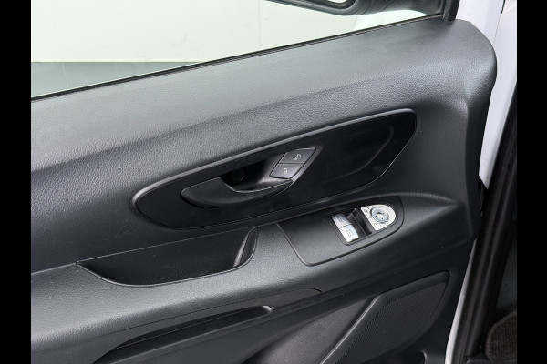 Mercedes-Benz Vito 114CDI Automaat Lang 2X Schuifdeur Trekhaak Camera Euro 6 Navi Airco Imperiaal Cruise Control Pdc Betonplexvloer Wandbetimmering 2.000KG Trekgewicht 1e Eigenaar