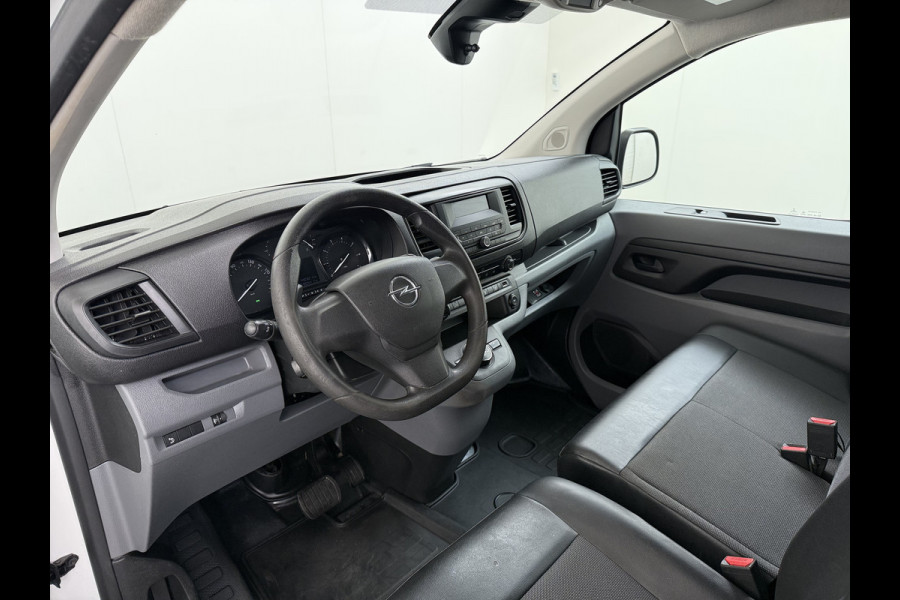 Opel Vivaro 2.0CDTI 123PK Automaat L2 3-Persoons Sortimo Inbouwkasten/lades Euro 6 Airco Cruise Control Bluetooth Pdc Betonplex Vloer Schuifdeur Wandbetimmering Dealeronderhouden 1e Eigenaar Origineel Nederlandse Auto