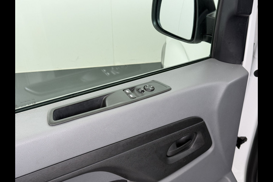 Opel Vivaro 2.0CDTI 123PK Automaat L2 3-Persoons Sortimo Inbouwkasten/lades Euro 6 Airco Cruise Control Bluetooth Pdc Betonplex Vloer Schuifdeur Wandbetimmering Dealeronderhouden 1e Eigenaar Origineel Nederlandse Auto