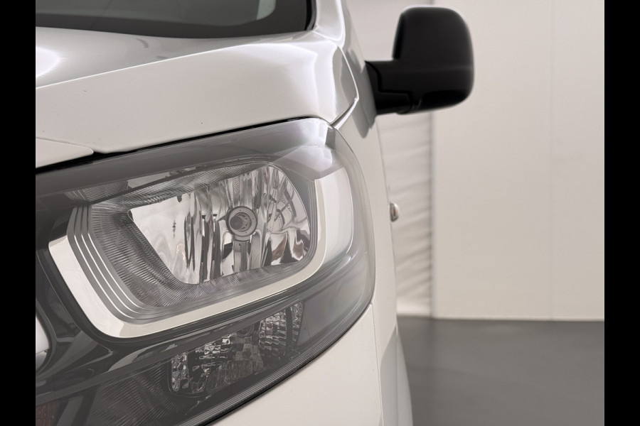 Opel Vivaro 2.0CDTI 123PK Automaat L2 3-Persoons Sortimo Inbouwkasten/lades Euro 6 Airco Cruise Control Bluetooth Pdc Betonplex Vloer Schuifdeur Wandbetimmering Dealeronderhouden 1e Eigenaar Origineel Nederlandse Auto