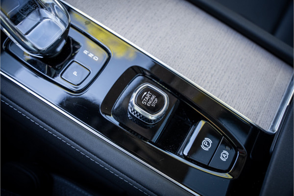 Volvo XC90 2.0 T8 Plug-in hybrid AWD Plus Dark ** Panodak ** Harman/Kardon ** Trekhaak ** HUD