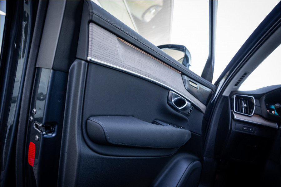 Volvo XC90 2.0 T8 Plug-in hybrid AWD Plus Dark ** Panodak ** Harman/Kardon ** Trekhaak ** HUD
