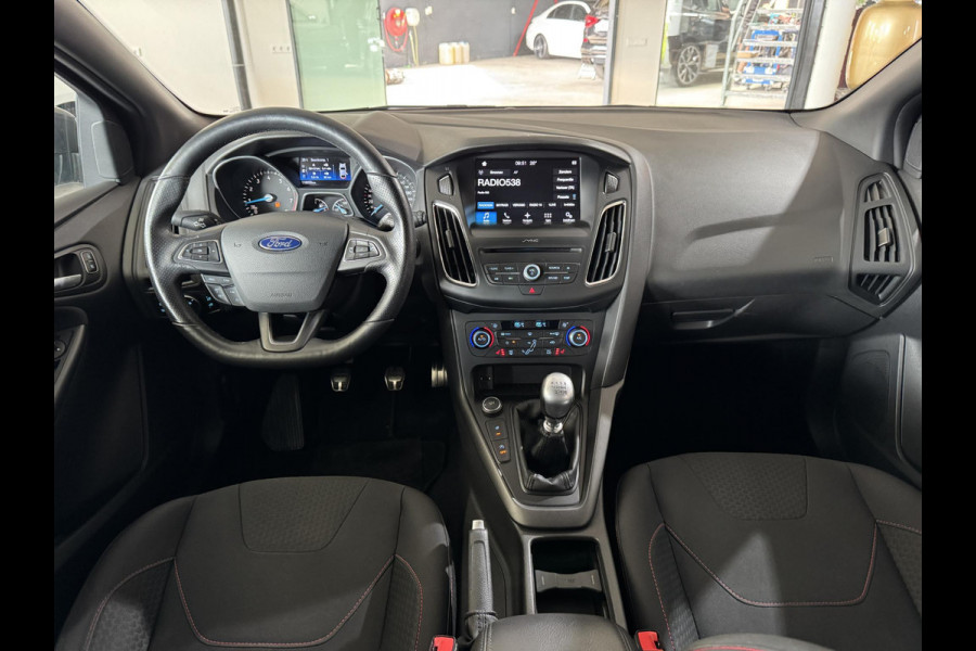 Ford FOCUS Wagon 1.0 ST-Line 140PK XENON-CLIMA-CAMERA-STLVERWARMING