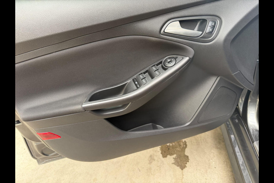 Ford FOCUS Wagon 1.0 ST-Line 140PK XENON-CLIMA-CAMERA-STLVERWARMING