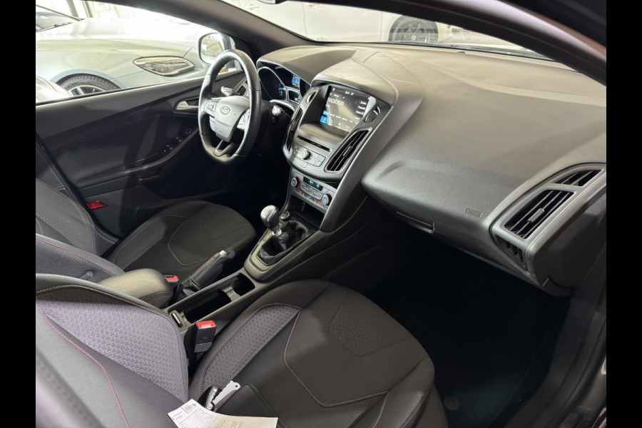 Ford FOCUS Wagon 1.0 ST-Line 140PK XENON-CLIMA-CAMERA-STLVERWARMING