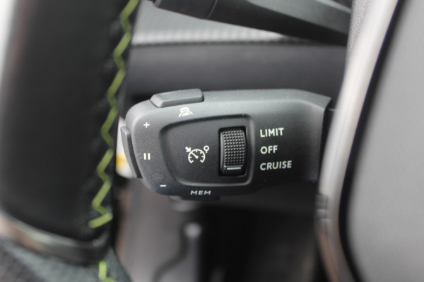 Peugeot e-2008 EV GT Pack 50 kWh / Camera / Virtual Cockpit / Half leder / 18'' / Navigatie / Keyless / Cruise Control Adaptief / Dodehoek detectie
