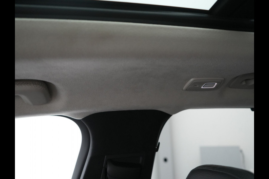 Volvo XC90 T8 Recharge AWD Ultimate Dark 7 Persoons 456pk PHEV LONG RANGE Dealer O.H | Trekhaak af Fabriek | Bowers & Wilkins | Panodak | 22"L.M | Adaptive Cruise | Head Up | Alcantara Hemel | Pilot Assist | Google Maps | Keyless |