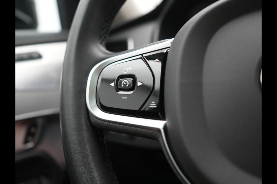 Volvo XC90 T8 Recharge AWD Ultimate Dark 7 Persoons 456pk PHEV LONG RANGE Dealer O.H | Trekhaak af Fabriek | Bowers & Wilkins | Panodak | 22"L.M | Adaptive Cruise | Head Up | Alcantara Hemel | Pilot Assist | Google Maps | Keyless |