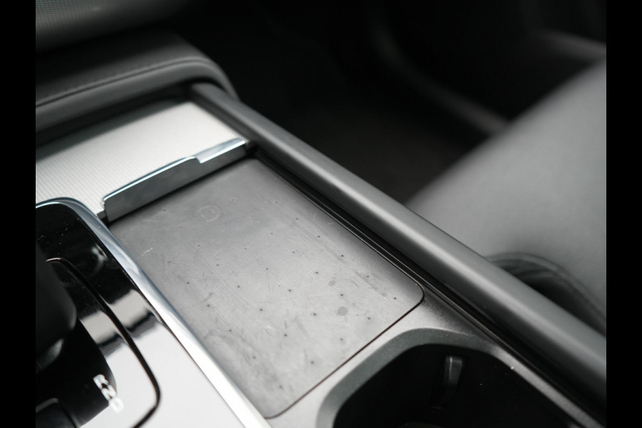Volvo XC90 T8 Recharge AWD Ultimate Dark 7 Persoons 456pk PHEV LONG RANGE Dealer O.H | Trekhaak af Fabriek | Bowers & Wilkins | Panodak | 22"L.M | Adaptive Cruise | Head Up | Alcantara Hemel | Pilot Assist | Google Maps | Keyless |