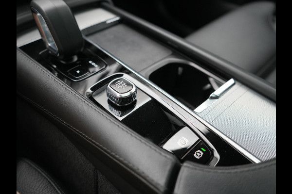 Volvo XC90 T8 Recharge AWD Ultimate Dark 7 Persoons 456pk PHEV LONG RANGE Dealer O.H | Trekhaak af Fabriek | Bowers & Wilkins | Panodak | 22"L.M | Adaptive Cruise | Head Up | Alcantara Hemel | Pilot Assist | Google Maps | Keyless |
