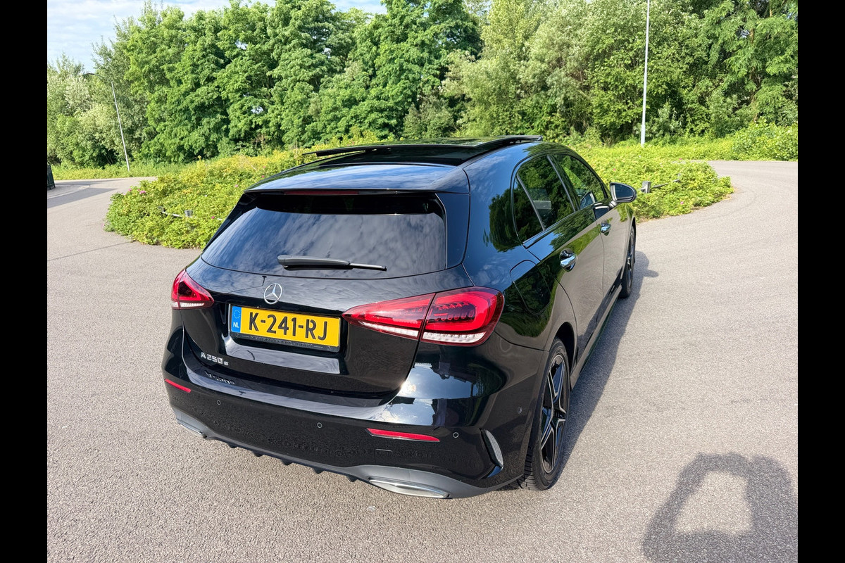 Mercedes-Benz A-Klasse 250 e AMG Limited Nightpakket Burmester Multibeam Panorama Memory Sfeer Camera Night Keyless
