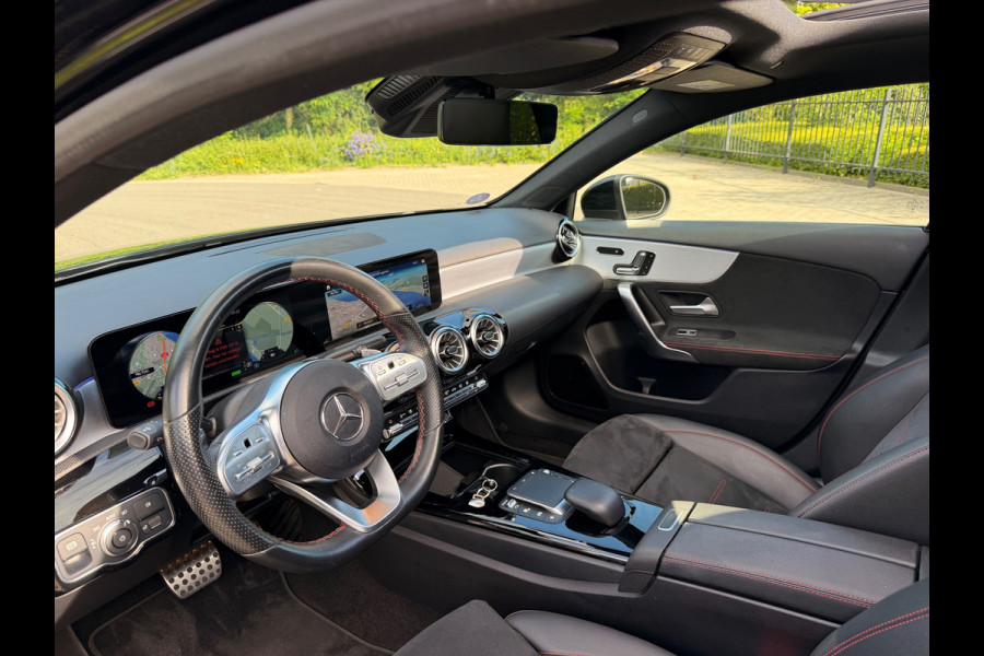 Mercedes-Benz A-Klasse 250 e AMG Limited Nightpakket Burmester Multibeam Panorama Memory Sfeer Camera Night Keyless