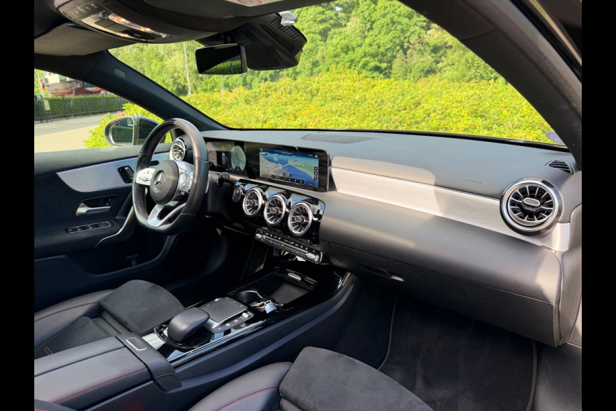 Mercedes-Benz A-Klasse 250 e AMG Limited Nightpakket Burmester Multibeam Panorama Memory Sfeer Camera Night Keyless