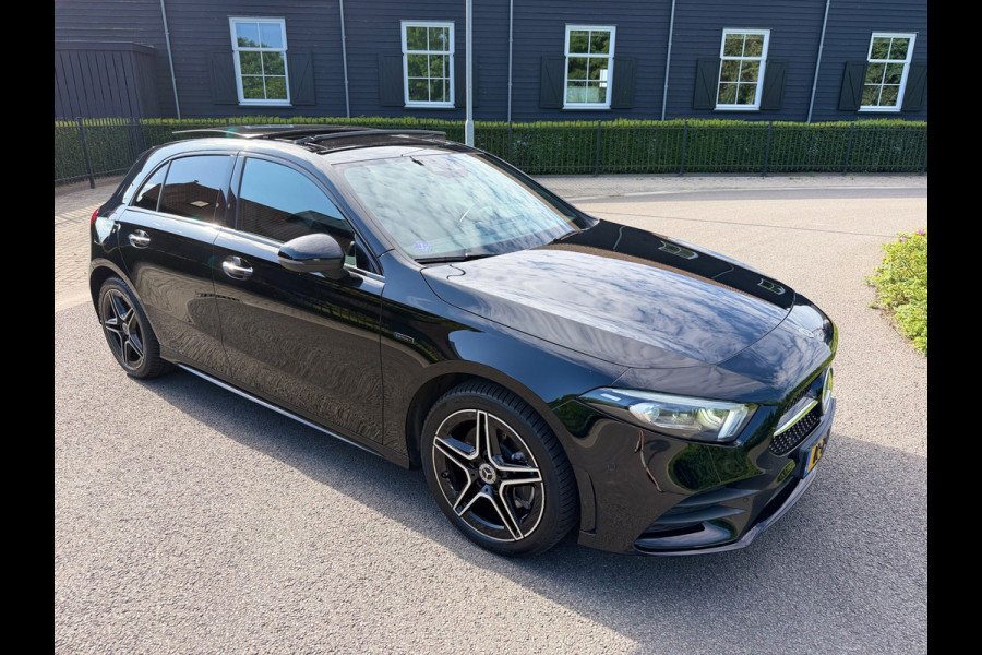 Mercedes-Benz A-Klasse 250 e AMG Limited Nightpakket Burmester Multibeam Panorama Memory Sfeer Camera Night Keyless