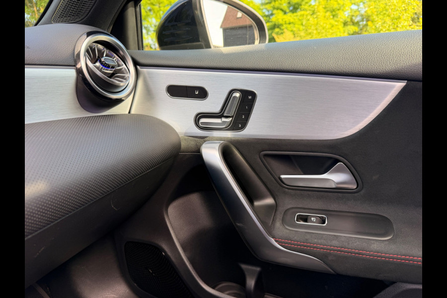 Mercedes-Benz A-Klasse 250 e AMG Limited Nightpakket Burmester Multibeam Panorama Memory Sfeer Camera Night Keyless