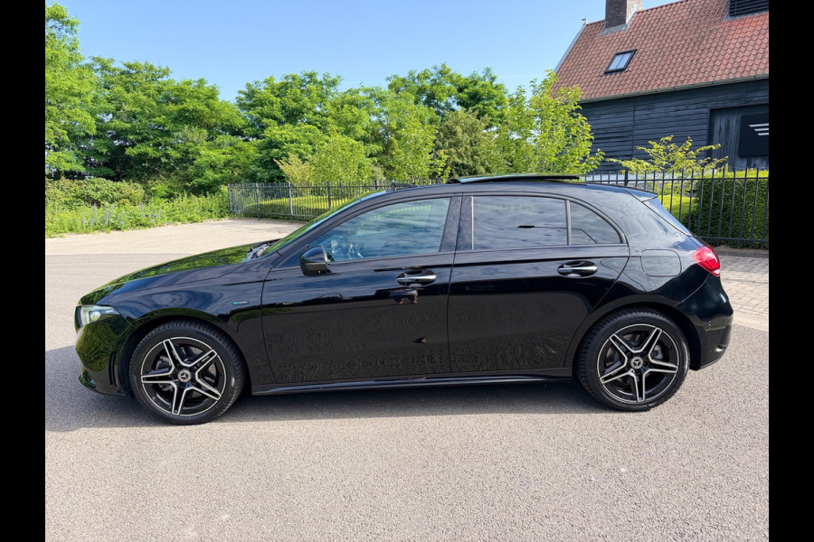 Mercedes-Benz A-Klasse 250 e AMG Limited Nightpakket Burmester Multibeam Panorama Memory Sfeer Camera Night Keyless