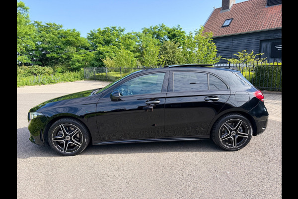 Mercedes-Benz A-Klasse 250 e AMG Limited Nightpakket Burmester Multibeam Panorama Memory Sfeer Camera Night Keyless