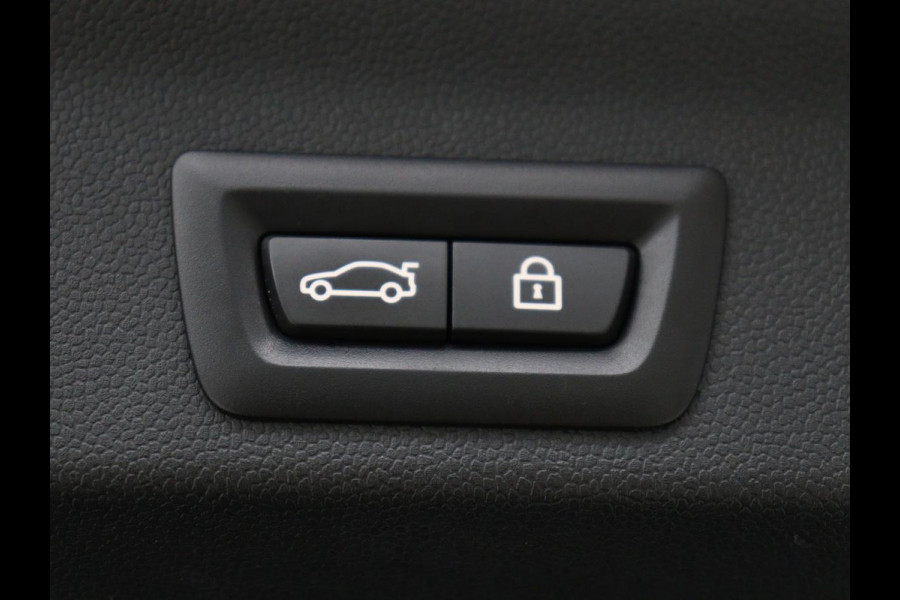 MINI Countryman 2.0 Cooper S Hammersmith | Panoramadak | Carplay | Camera | Harman/Kardon | Leder | Stoelverwarming | Elektrische kofferbak | Digital cockpit | Keyless | Cruise control | Climate control