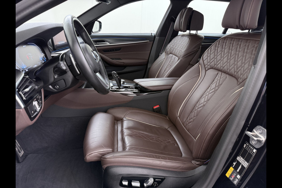 BMW 5 Serie Touring 530e 292PK Hybrid xDrive M-Sport Leder Elek.Comfort Stoelen+Memory+Verwarmd Shadow Line Live Cockpit Pro Apple Carplay/A Elek.Achterklep Aero-Pack 4WD AWD Pdc DAB+ Led+High Beam Assist Cruise Control Wifi Dealeronderhouden Origineel Nederlandse Auto
