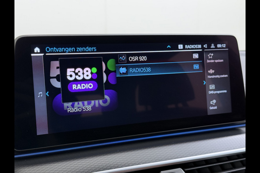 BMW 5 Serie Touring 530e 292PK Hybrid xDrive M-Sport Leder Elek.Comfort Stoelen+Memory+Verwarmd Shadow Line Live Cockpit Pro Apple Carplay/A Elek.Achterklep Aero-Pack 4WD AWD Pdc DAB+ Led+High Beam Assist Cruise Control Wifi Dealeronderhouden Origineel Nederlandse Auto