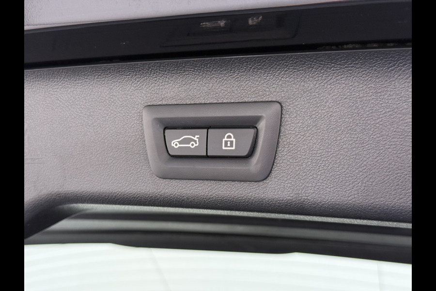 BMW 5 Serie Touring 530e 292PK Hybrid xDrive M-Sport Leder Elek.Comfort Stoelen+Memory+Verwarmd Shadow Line Live Cockpit Pro Apple Carplay/A Elek.Achterklep Aero-Pack 4WD AWD Pdc DAB+ Led+High Beam Assist Cruise Control Wifi Dealeronderhouden Origineel Nederlandse Auto
