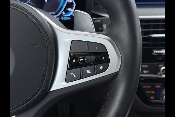 BMW 5 Serie Touring 530e 292PK Hybrid xDrive M-Sport Leder Elek.Comfort Stoelen+Memory+Verwarmd Shadow Line Live Cockpit Pro Apple Carplay/A Elek.Achterklep Aero-Pack 4WD AWD Pdc DAB+ Led+High Beam Assist Cruise Control Wifi Dealeronderhouden Origineel Nederlandse Auto