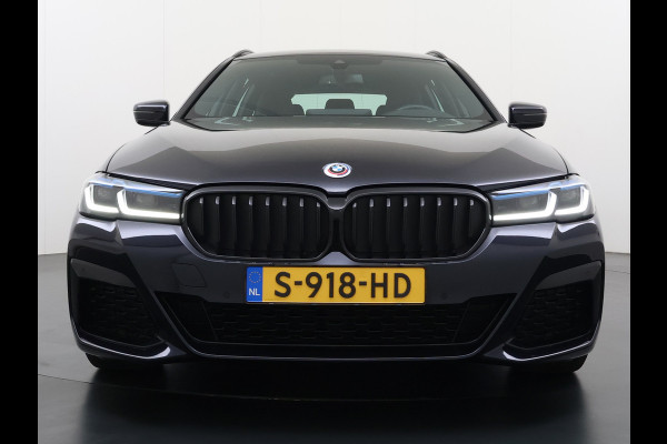 BMW 5 Serie Touring 530e 292PK Hybrid xDrive M-Sport Leder Elek.Comfort Stoelen+Memory+Verwarmd Shadow Line Live Cockpit Pro Apple Carplay/A Elek.Achterklep Aero-Pack 4WD AWD Pdc DAB+ Led+High Beam Assist Cruise Control Wifi Dealeronderhouden Origineel Nederlandse Auto