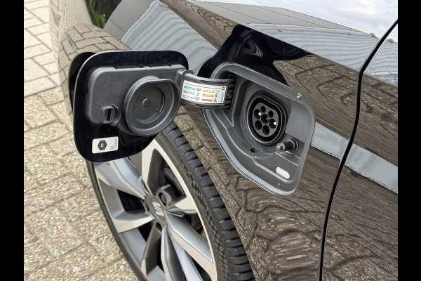 Seat Leon Sportstourer 1.4 TSI eHybrid PHEV FR Business | Navigatie | Clima | Panoramadak | Cruise | Camera | Trekhaak | 18"