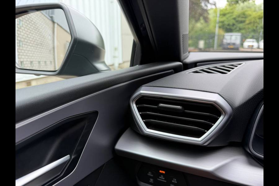 Seat Leon Sportstourer 1.4 TSI eHybrid PHEV FR Business | Navigatie | Clima | Panoramadak | Cruise | Camera | Trekhaak | 18"