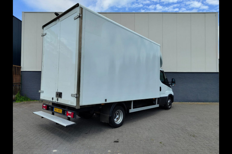 Iveco Daily 35C16H 2.3 410 Automaat Meubelbak 3-Persoons Euro 6 Camera Navi Bluetooth Airco Cruise Control Led Lat om Lat betimmering Achterdeuren 1e Eigenaar Toegestane max. massa voertuig 3500 kg