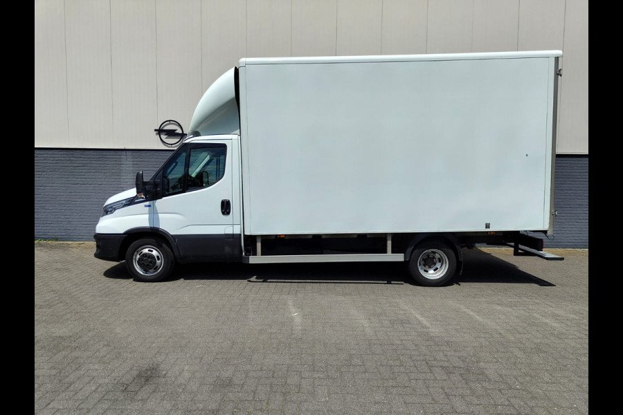 Iveco Daily 35C16H 2.3 410 Automaat Meubelbak 3-Persoons Euro 6 Camera Navi Bluetooth Airco Cruise Control Led Lat om Lat betimmering Achterdeuren 1e Eigenaar Toegestane max. massa voertuig 3500 kg