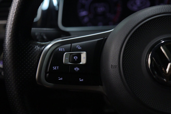 Volkswagen Golf 2.0 TSI GTI TCR /PANO/CARPLAY/CAM/KEYLESS/ACC/LANEASSIST/VOL