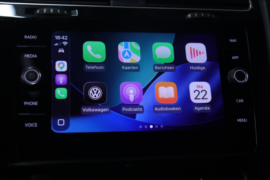 Volkswagen Golf 2.0 TSI GTI TCR /PANO/CARPLAY/CAM/KEYLESS/ACC/LANEASSIST/VOL
