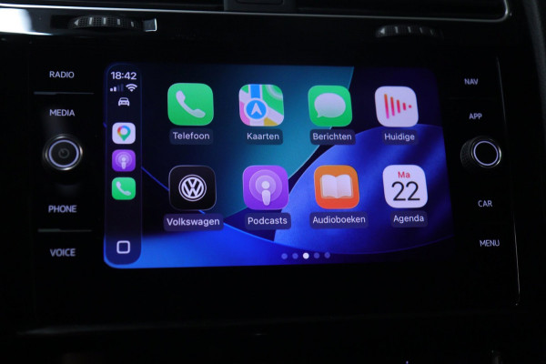 Volkswagen Golf 2.0 TSI GTI TCR /PANO/CARPLAY/CAM/KEYLESS/ACC/LANEASSIST/VOL