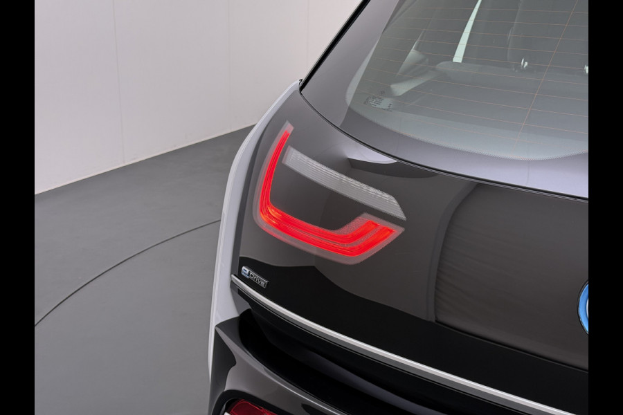 BMW i3 Executive Edition 120Ah 42kWh SOH 94% Warmtepomp Two-Tone Camera Navi-Pro Stoelverwarming Ecc Cruise Control Pdc Lmv 19" Isofix DAB Bluetooth Led Comfort pack advance Origineel Nederlandse Auto