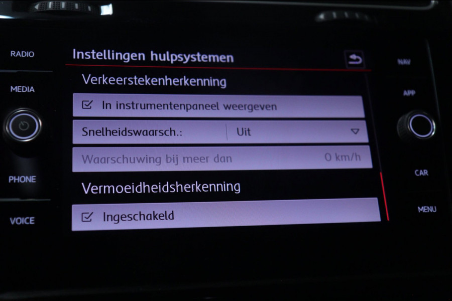 Volkswagen Golf 2.0 TSI GTI TCR /PANO/CARPLAY/CAM/KEYLESS/ACC/LANEASSIST/VOL