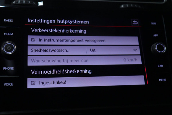Volkswagen Golf 2.0 TSI GTI TCR /PANO/CARPLAY/CAM/KEYLESS/ACC/LANEASSIST/VOL