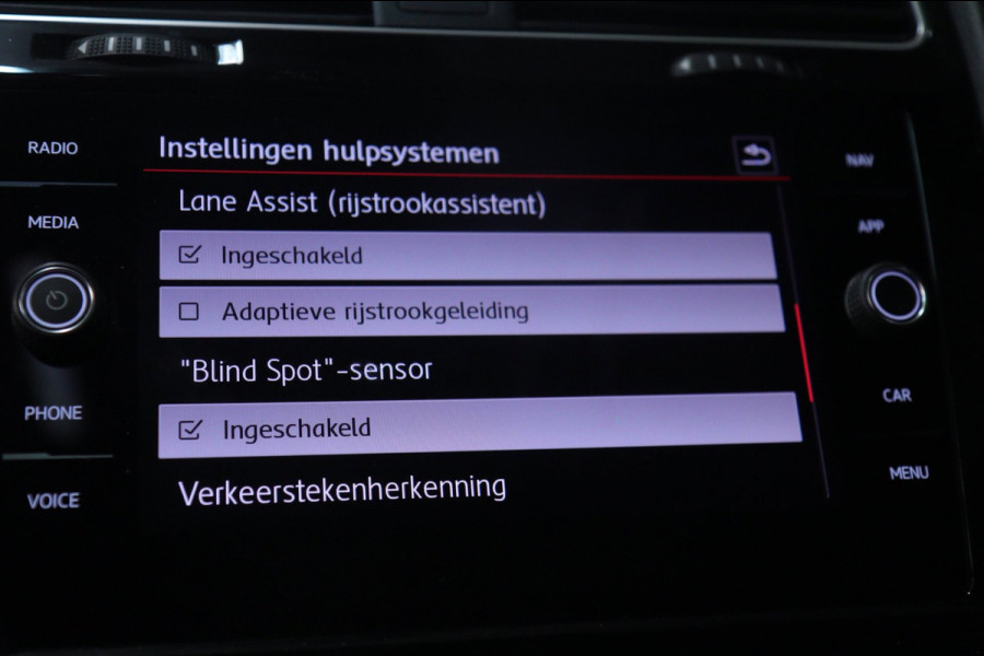 Volkswagen Golf 2.0 TSI GTI TCR /PANO/CARPLAY/CAM/KEYLESS/ACC/LANEASSIST/VOL