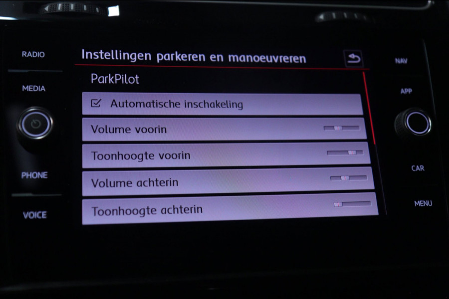 Volkswagen Golf 2.0 TSI GTI TCR /PANO/CARPLAY/CAM/KEYLESS/ACC/LANEASSIST/VOL
