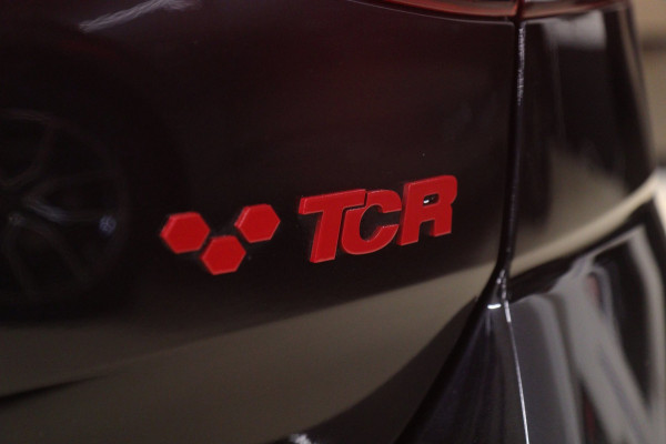 Volkswagen Golf 2.0 TSI GTI TCR /PANO/CARPLAY/CAM/KEYLESS/ACC/LANEASSIST/VOL