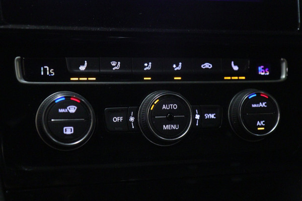 Volkswagen Golf 2.0 TSI GTI TCR /PANO/CARPLAY/CAM/KEYLESS/ACC/LANEASSIST/VOL