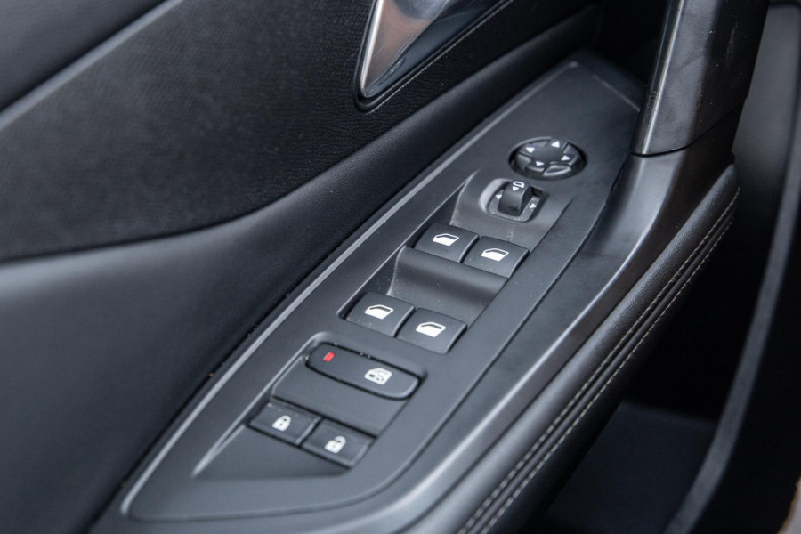 Peugeot 308 1.6 HYbrid 180 Allure Pack Business AIRCO / CRUISE CONTROLE / CARPLAY / PLUG IN HYBRID / STOELVERWARMING