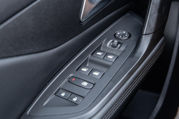 Peugeot 308 1.6 HYbrid 180 Allure Pack Business AIRCO / CRUISE CONTROLE / CARPLAY / PLUG IN HYBRID / STOELVERWARMING