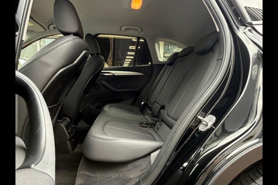 BMW X1 XDrive25e Edition 221 Pk | Voll Leder | Navigatie | Clima | Cruise | Trekhaak | 17".