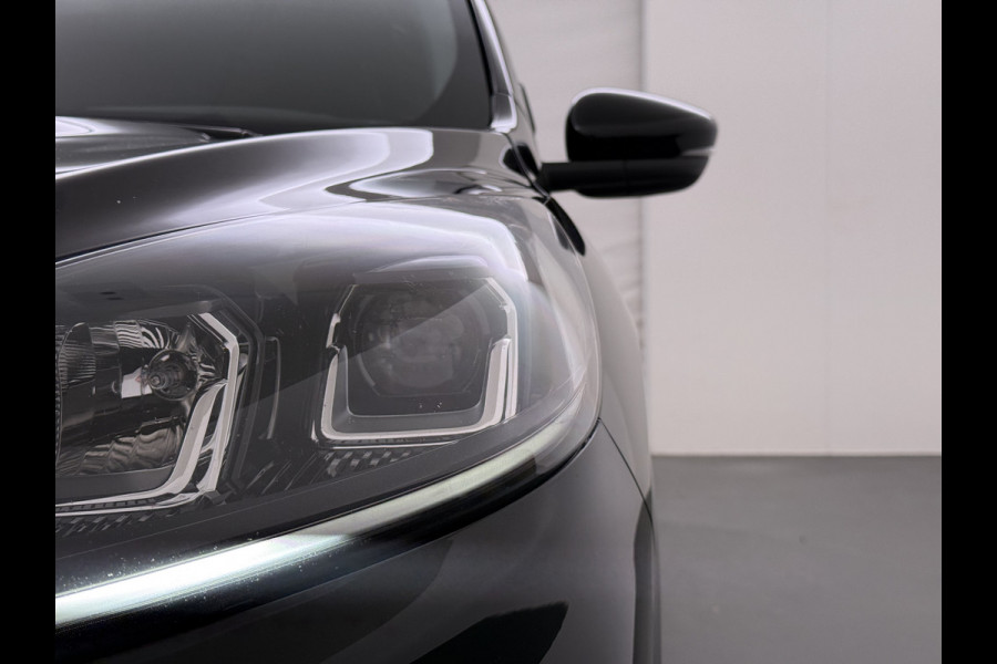 Ford Kuga 1.5T 150PK ST-Line Trekhaak Adap.Cruise Stoel+Stuur+Achterbank+Voorruitverwarming Elek.Achterklep Camera Apple Carplay/Android A Lmv 18" DAB Bluetooth Parkeerhulp Led Lane Assist Isofix Road Edge Detection WiFi 1.800KG Trekgewicht