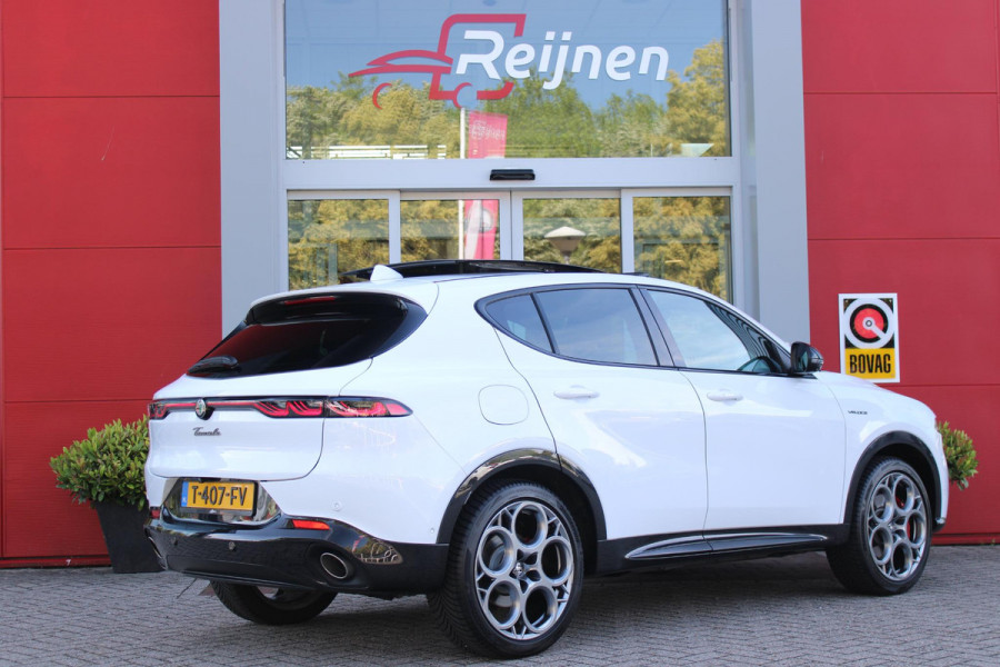 Alfa Romeo Tonale PHEV 280PK VELOCE | PANORAMISCH SCHUIF/KANTEL DAK | PREMIUM PACK: LEDEREN BEKLEDING/GEVENTILEERDE VOORSTOELEN/4-VOUDIG ELEKTRISCH VERSTELBARE LENDESTEUN VOORSTOELEN/HOOGGLANS ZWARTE RAAMOMLIJSTING/AMBIENT LIGHTING | TECHNOLOGY PACK: PARKEERWAARSCHUWING VOOR EN ACHTER/360° CAMERA/AUTOMATISCH INPARKEREN/ AUTONOMOUS DRIVING LEVEL 2: ADAPTIVE CRUISE CONTROL/LANE CENTERING ASSIST/TRAFFIC JAM ASSIST DODEHOEK DETECTIE AUTOMATISCH DIMMENDE BUITENSPIEGELS ELEKTRISCH BEDIENBARE ACHTERKLEP | WINTERPACK: STOELVERWARMING VOOR/STUURVERWARMING/VERWARMBARE RUITENSPROEIERS | HARMAN KAR