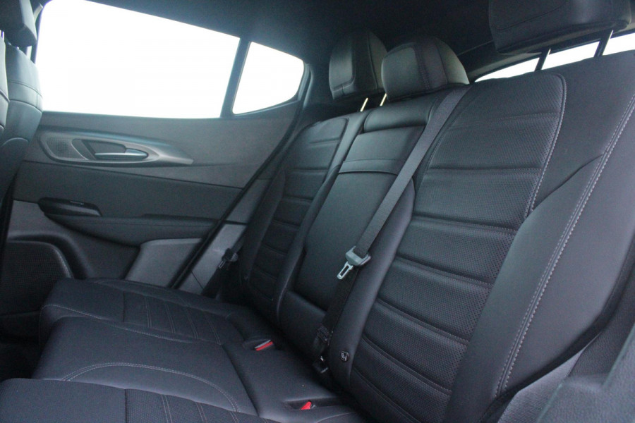 Alfa Romeo Tonale PHEV 280PK VELOCE | PANORAMISCH SCHUIF/KANTEL DAK | PREMIUM PACK: LEDEREN BEKLEDING/GEVENTILEERDE VOORSTOELEN/4-VOUDIG ELEKTRISCH VERSTELBARE LENDESTEUN VOORSTOELEN/HOOGGLANS ZWARTE RAAMOMLIJSTING/AMBIENT LIGHTING | TECHNOLOGY PACK: PARKEERWAARSCHUWING VOOR EN ACHTER/360° CAMERA/AUTOMATISCH INPARKEREN/ AUTONOMOUS DRIVING LEVEL 2: ADAPTIVE CRUISE CONTROL/LANE CENTERING ASSIST/TRAFFIC JAM ASSIST DODEHOEK DETECTIE AUTOMATISCH DIMMENDE BUITENSPIEGELS ELEKTRISCH BEDIENBARE ACHTERKLEP | WINTERPACK: STOELVERWARMING VOOR/STUURVERWARMING/VERWARMBARE RUITENSPROEIERS | HARMAN KAR